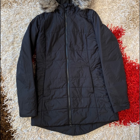 North Face Women’s Parka. - Picture 6 of 8